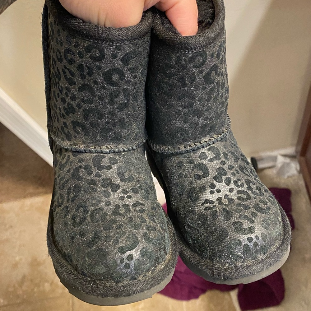 Black Cheetah Sparkly Uggs Girls size 10